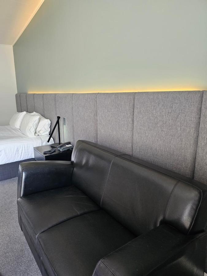 The Avenue 4*