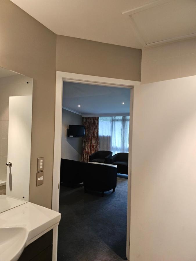 The Avenue Hotel